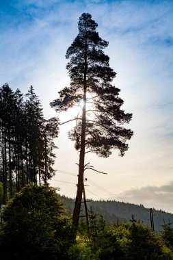 Dağlarda güzel bir gün batımı