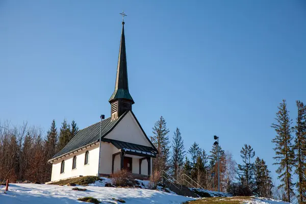 Güzel kilise binasının manzarası.