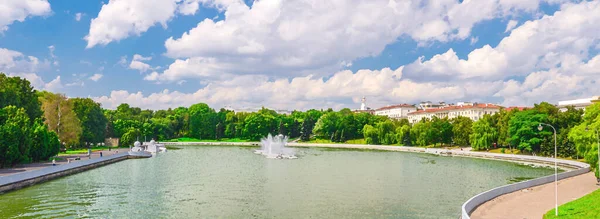 Dibujo Acuarela Del Panorama Ciudad Minsk Con Terraplén Del Río — Foto de Stock