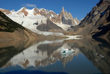 Cerro torre göl torre mount