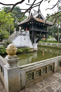 bir ayağı pagoda, hanoi, vietnam.