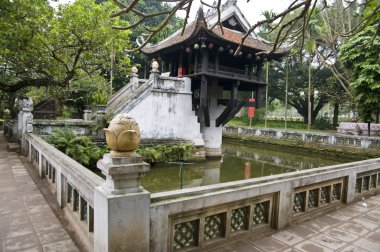 bir ayağı pagoda, hanoi, vietnam.