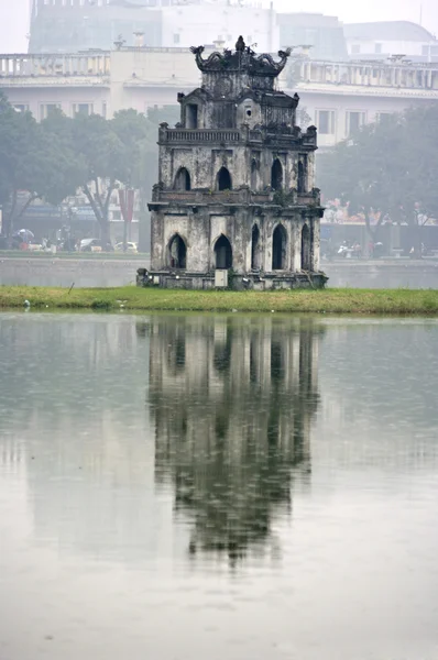 Tortoise Tower is on an island in Hoan Kiem Lake. Hanoi, Vietnam — Stock Photo, Image