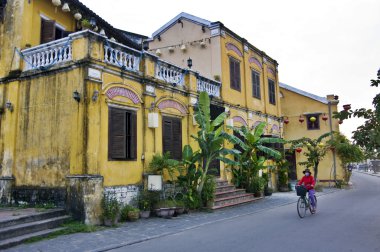 wooman eve dönen hoi an, vietnam.