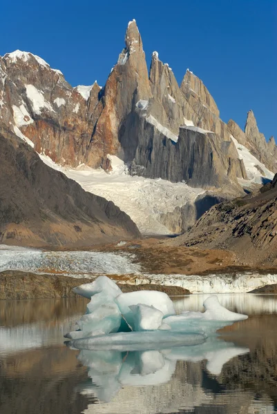 Mount Cerro Torre from lake Torre — Stock Photo, Image