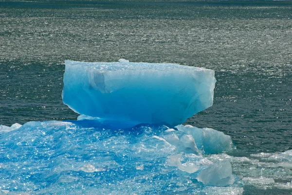 Lago argentino gölünün upsala buzul yakın buzdağı.