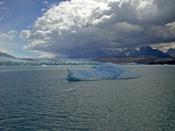 Ledovce v jezero argentino — Stock fotografie