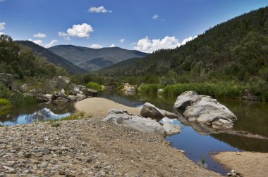 nehir karlı mt kosciuszko milli park, Avustralya.