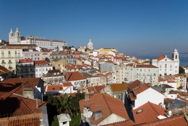 Alfama kentsel bölge panorama Lizbon, Portekiz.