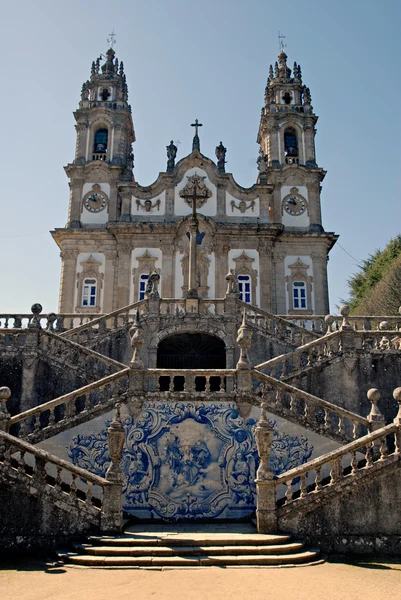 每圣母湾 dos 雷梅迪奥斯的教会。葡萄牙小镇塞勒姆 — 图库照片