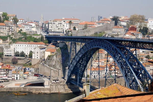 Brug van luis ik over de douro rivier, porto, portugal. — Stockfoto