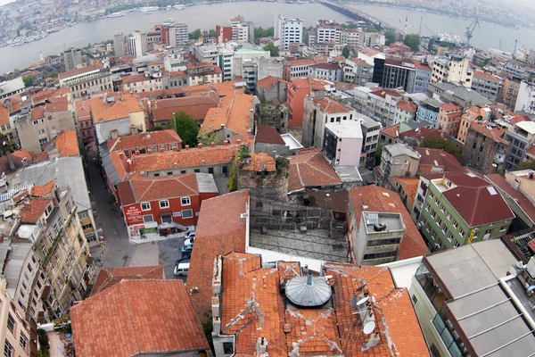 istanbul şehir çatılar ve Boğaziçi manzarası. Türkiye.