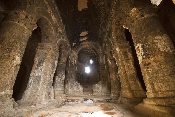 Jaskinia selime klasztor w Kapadocji, Turcjapłócienną torbę wypełniona monet. białe tło. na białym tle. — Zdjęcie stockowe