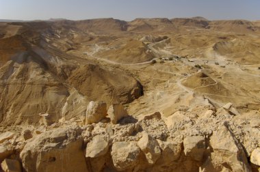 Batı masada fotress arıyor.