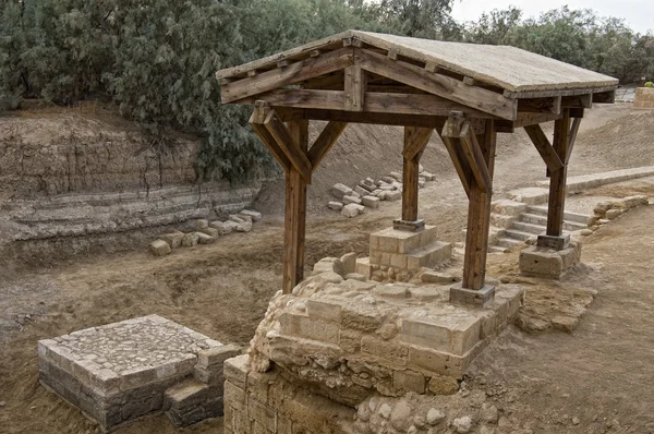 El lugar donde Jesús fue bautizado en el río Jordán . — Foto de Stock