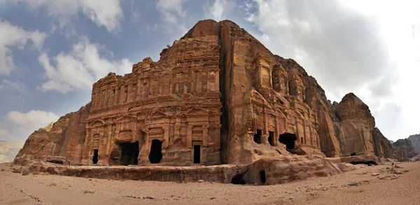 Fotografia panorâmica dos Túmulos Reais em Petra, Jordânia . — Fotografia de Stock