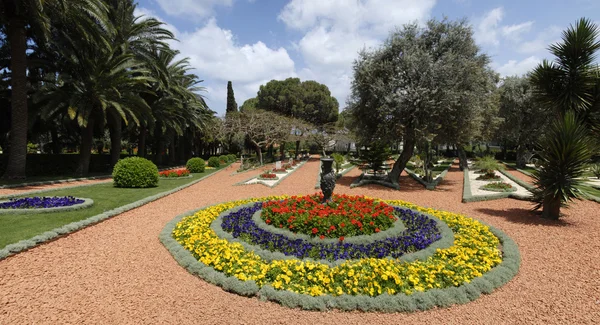 Decoratieve tuin van de Bahá ' í tempel in haifa, Israël. — Stockfoto