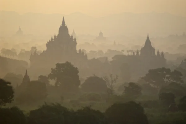 Tempels van bagan in de vroege ochtend. Myanmar (burma). — Stockfoto