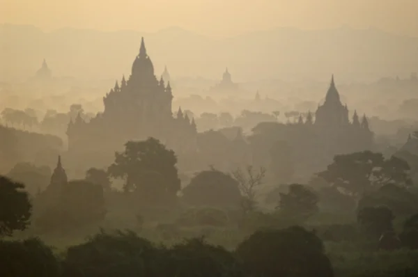 Templos de Bagan por la mañana temprano. Myanmar (Birmania) ). —  Fotos de Stock