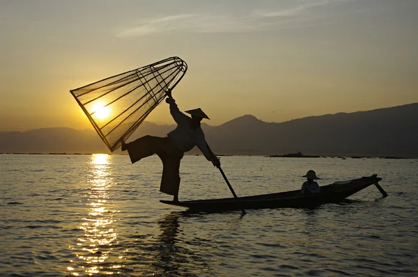 Rybářská silueta při západu slunce Stock Fotografie