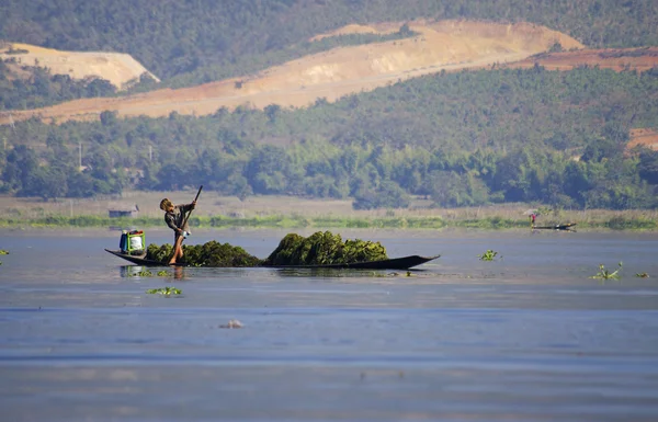 Boat with man on Inle Lake. — Stock Photo, Image