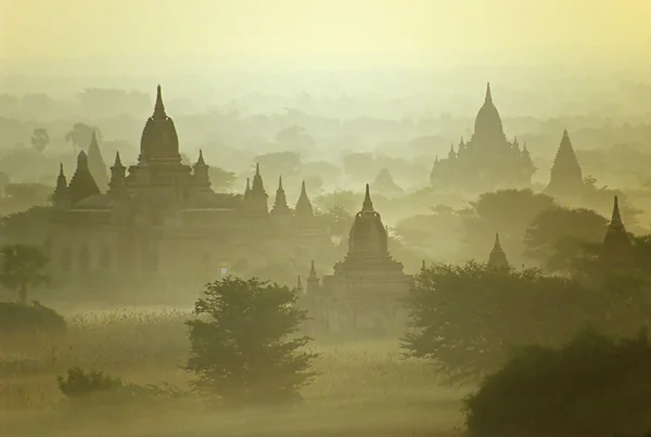Chrámy bagan v časných ranních hodinách. Myanmar (Barma). Stock Obrázky