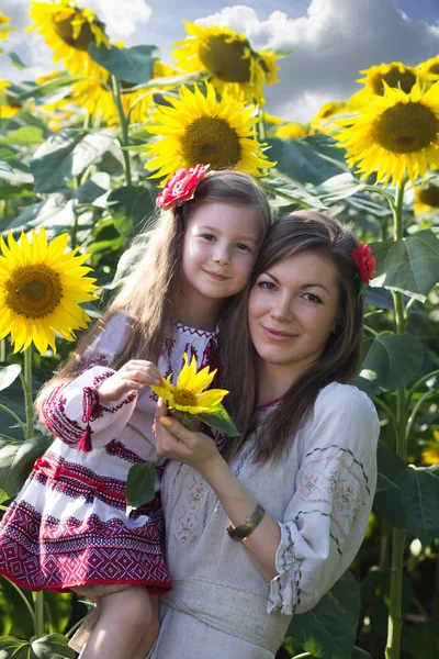 Family portrait in sunflowers — Stock Photo, Image
