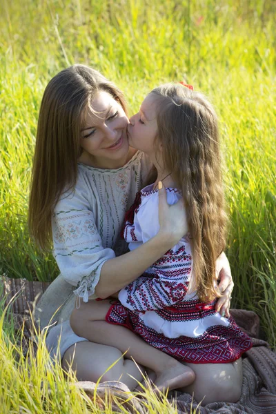 Mutter und Tochter im Urlaub — Stockfoto