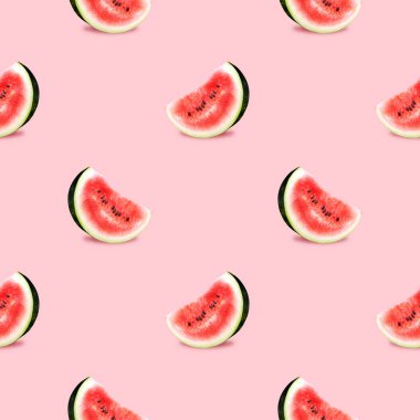 Parlak bir zemin üzerinde olgun karpuz dilimleri, kusursuz desen..