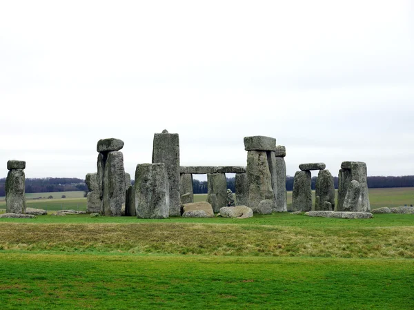 Stonehenge with large green meadow — Stock Photo, Image