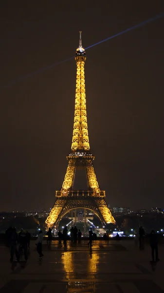 Eiffeltoren in de nacht — Stockfoto