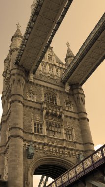 Tower bridge Londra'da thames Nehri üzerinde.
