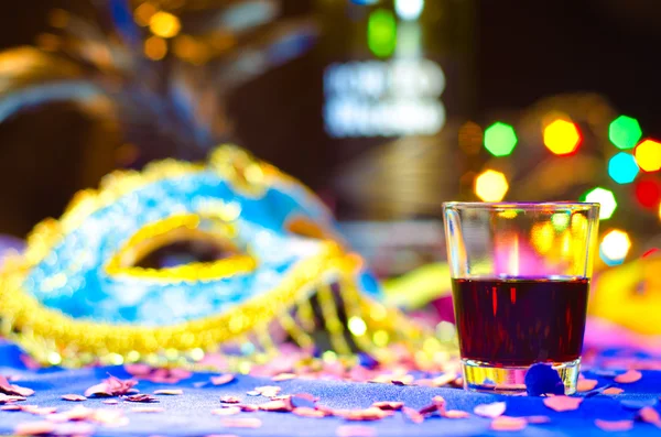 Karnaval sahnesi odak içki ile.