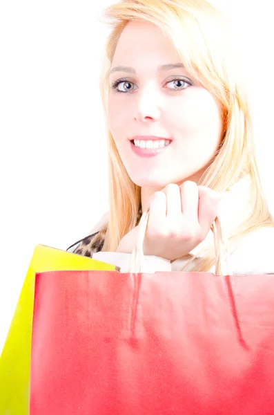 mutlu güzel sarışın beyaz genç kadınla alışveriş torbaları