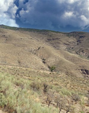 İspanya 'nın güneyindeki Almerya Vadisi bulutlu bir günde