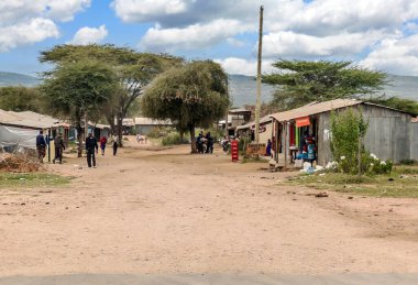 Naivasha, Kenya - Mayıs, 2014: Yayalar Naivasha Kenya, tipik alışveriş sokak sahne