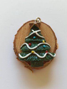 Beyaz arkaplanda Noel süsü