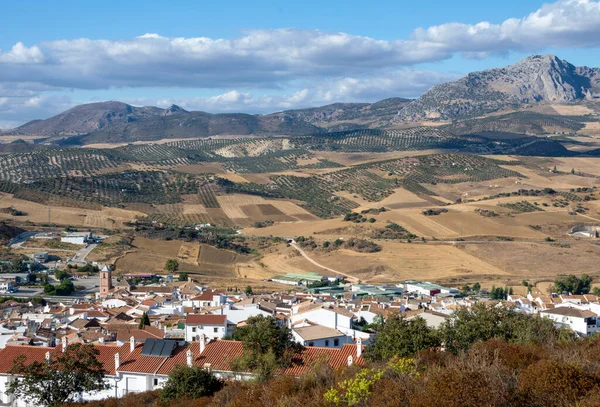Casavermejaその村はマラガ県のスペイン南部に位置しています 背景には山々が見えます — ストック写真