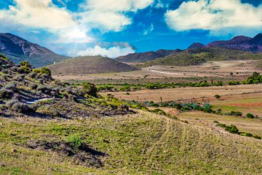 İspanya 'nın güneyinde doğayla çevrili dağlar Almerya eyaletinde