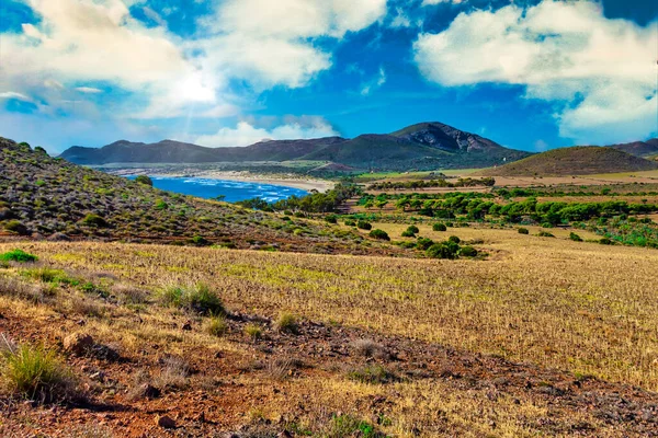 İspanya 'nın güneyinde Almerya eyaletinde dağlar ve doğa ile kıyı