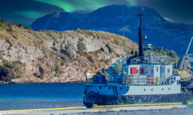 Norveç 'in Harstadt dağlarında Aurora Boreal