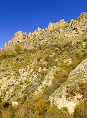Sierra Nevada 'daki dağlar Granada eyaletinde sonbaharda da