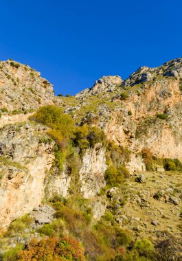 Sierra Nevada 'daki dağlar Granada eyaletinde sonbaharda da