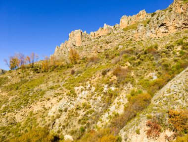 Sierra Nevada 'daki dağlar Granada eyaletinde sonbaharda da