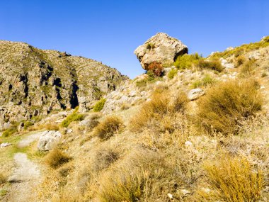 Sierra Nevada 'daki dağlar Granada eyaletinde sonbaharda da