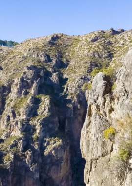 Sierra Nevada 'daki dağlar Granada eyaletinde sonbaharda da
