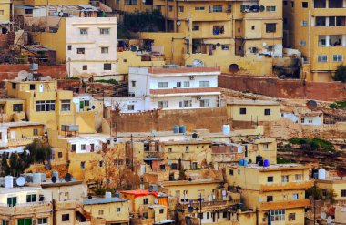 Amman, Ürdün sermaye bulutlu bir günde havadan görünümü