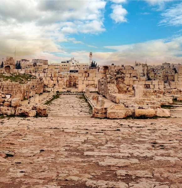 Bulutlu Bir Günde Ürdün Başkentinde Bulunan Amman Roma Arkeolojik Kalıntıları — Stok fotoğraf