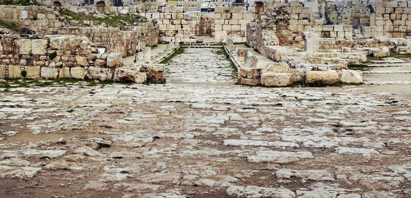 Romeinse Archeologische Overblijfselen Amman Hoofdstad Van Jordanië Een Bewolkte Dag — Stockfoto