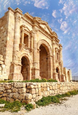 Güneşli bir günde Jerash Ürdün'de Roma arkeoloji kalır.